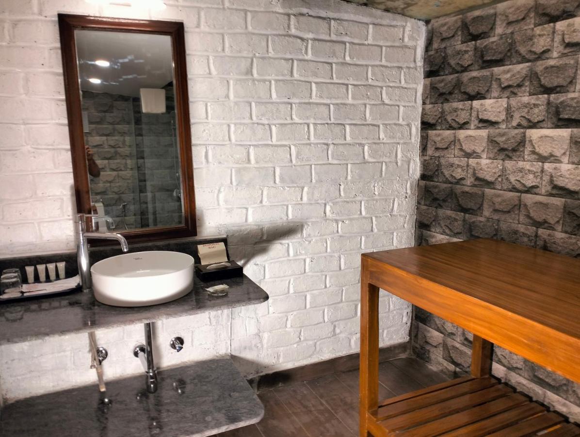 Fort Jadhavgadh -A Gadh Heritage Hotel Sasvad Luaran gambar